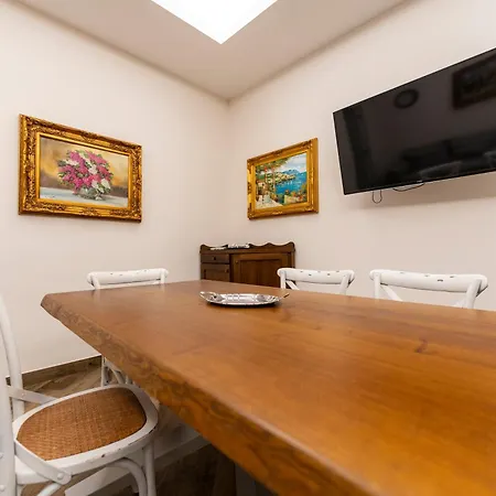 Plebiscito בית הארחה